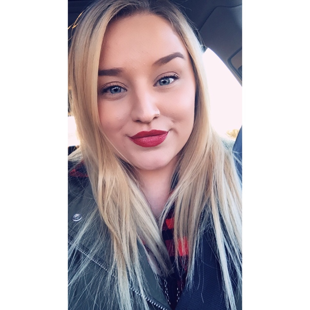 Meet your Posher, Alecia